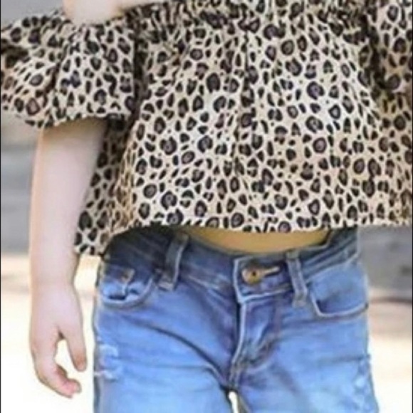 Children’s 3pc leopard print summer/spring set! 2t, 5t, & 6 jeans, top, headband - Picture 2 of 5